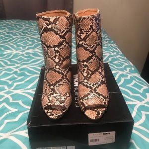 Fashionova faux snakeskin peep toe booties